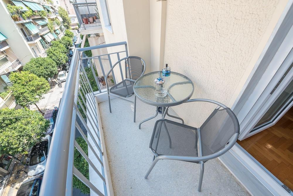 Comfy Apartment In Acropolis Area By Cloudkeys Athen Eksteriør billede